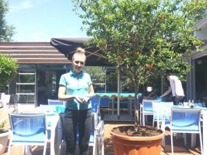 Ramona, chelnerita de la restaurantul Octopus din Parcul Herastrau