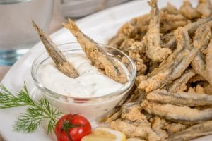 Hamsii crocante cu sos remoulade