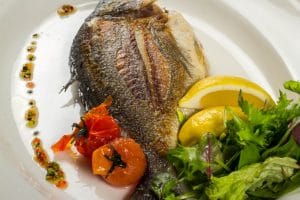 Lup de mare salbatic la plita