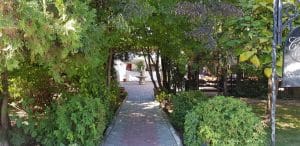 Chez Toni, restaurant libanez traditional in complexul Pescariu Sports and Spa