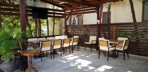 Chez Toni, restaurant libanez traditional in complexul Pescariu Sports and Spa