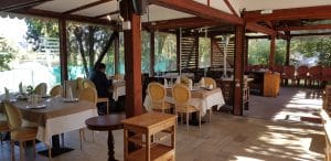 Chez Toni, restaurant libanez traditional in complexul Pescariu Sports and Spa