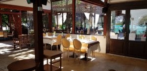 Chez Toni, restaurant libanez traditional in complexul Pescariu Sports and Spa