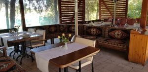 Chez Toni, restaurant libanez traditional in complexul Pescariu Sports and Spa