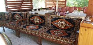 Chez Toni, restaurant libanez traditional in complexul Pescariu Sports and Spa