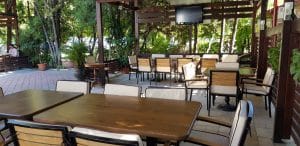 Chez Toni, restaurant libanez traditional in complexul Pescariu Sports and Spa