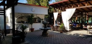 Chez Toni, restaurant libanez traditional in complexul Pescariu Sports and Spa