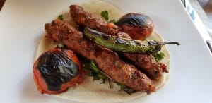 Chez Toni, restaurant libanez traditional in complexul Pescariu Sports and Spa