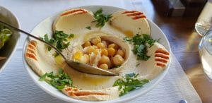 Chez Toni, restaurant libanez traditional in complexul Pescariu Sports and Spa