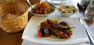 Chez Toni, restaurant libanez traditional in complexul Pescariu Sports and Spa