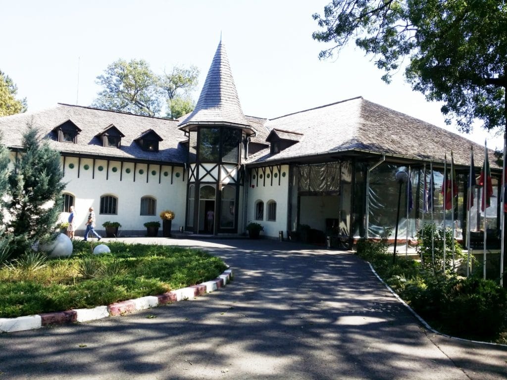 Diplomat, restaurant la Clubul Diplomatic in Parcul Herastrau din Bucuresti