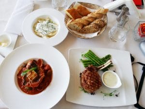 Diplomat, restaurant la Clubul Diplomatic in Parcul Herastrau din Bucuresti