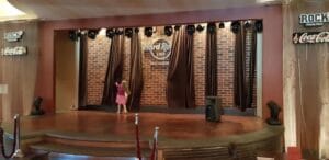 Restaurant pe malul lacului Herastrau