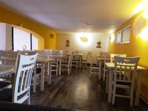 Journey Pub, local in centrul Bucurestiului (Piata Romana), cu terasa plina de vegetatie