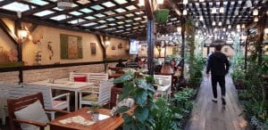 Journey Pub, restaurant si terasa cu specific ludic