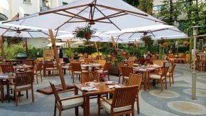 La Strada, terasa de vara a hotelului Athenee Palace Hilton din Bucuresti