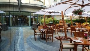 La Strada, terasa de vara a hotelului Athenee Palace Hilton din Bucuresti