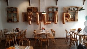 Lacrimi si Sfinti, restaurant cu bucatarie creativa romaneasca in Centrul Vechi