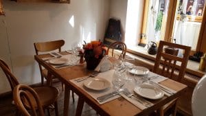 Lacrimi si Sfinti, restaurant cu bucatarie creativa romaneasca in Centrul Vechi