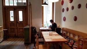 Lacrimi si Sfinti, restaurant cu bucatarie creativa romaneasca in Centrul Vechi