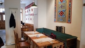 Lacrimi si Sfinti, restaurant cu bucatarie creativa romaneasca in Centrul Vechi