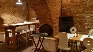 Lacrimi si Sfinti, restaurant cu bucatarie creativa romaneasca in Centrul Vechi