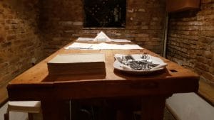 Lacrimi si Sfinti, restaurant cu bucatarie creativa romaneasca in Centrul Vechi