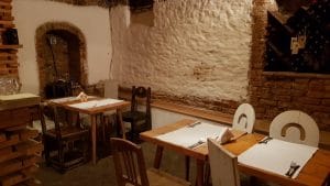 Lacrimi si Sfinti, restaurant cu bucatarie creativa romaneasca in Centrul Vechi