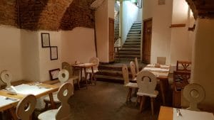 Lacrimi si Sfinti, restaurant cu bucatarie creativa romaneasca in Centrul Vechi