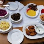 Lacrimi si Sfinti, restaurant cu bucatarie creativa romaneasca in Centrul Vechi