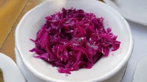 Lacrimi si Sfinti, restaurant cu bucatarie creativa romaneasca in Centrul Vechi