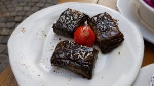 Lacrimi si Sfinti, restaurant cu bucatarie creativa romaneasca in Centrul Vechi