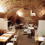 Lacrimi si Sfinti - restaurantul lui Mircea Dinescu in Centrul Vechi