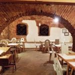 Lacrimi si Sfinti - restaurantul lui Mircea Dinescu in Centrul Vechi
