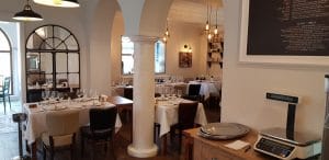 Mesogios Seafood, restaurant cu peste si fructe de mare in cartierul Primaverii