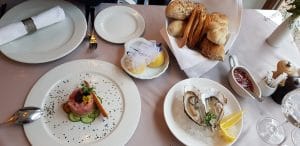 Mesogios, restaurant de peste si fructe de mare in Primaverii, langa lacul Bordei