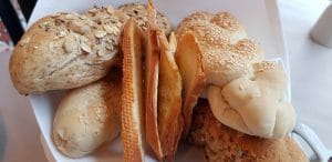 Mesogios, restaurant de peste si fructe de mare in Primaverii, langa lacul Bordei