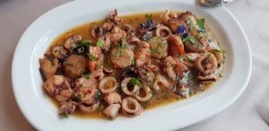 Mesogios, restaurant de peste si fructe de mare in Primaverii, langa lacul Bordei