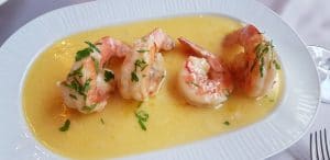 Mesogios, restaurant de peste si fructe de mare in Primaverii, langa lacul Bordei