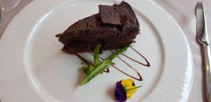 Mesogios, restaurant de peste si fructe de mare in Primaverii, langa lacul Bordei