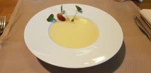 Vedeti aici mana unui mare chef?