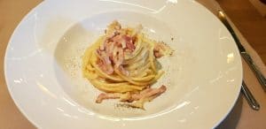 Vedeti aici mana unui mare chef?