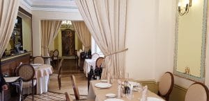 Noblesse, restaurant cu specific international pe strada Paris la Piata Quito