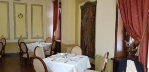 Noblesse, restaurant cu specific international pe strada Paris la Piata Quito