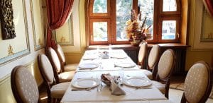 Noblesse, restaurant cu specific international pe strada Paris la Piata Quito