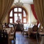 Noblesse, restaurant cu specific international pe strada Paris la Piata Quito