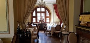 Noblesse, restaurant cu specific international pe strada Paris la Piata Quito