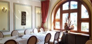 Noblesse, restaurant cu specific international pe strada Paris la Piata Quito