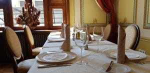 Noblesse, restaurant cu specific international pe strada Paris la Piata Quito