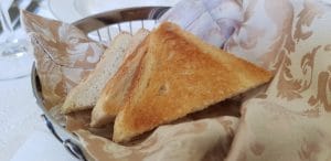 Noblesse, restaurant cu specific international pe strada Paris la Piata Quito